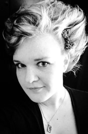 Photo of artist Sara Deasy