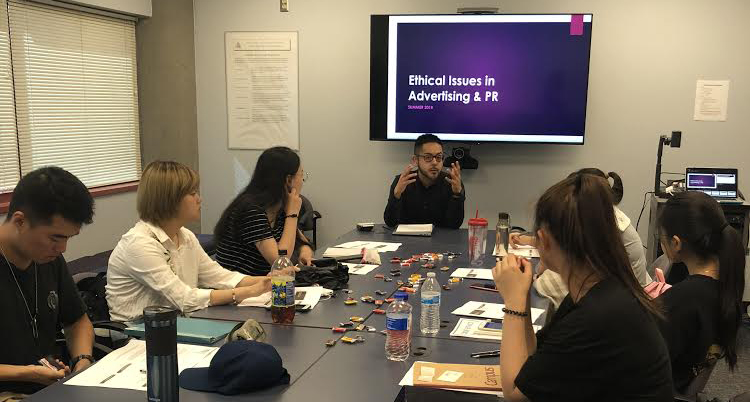 Fresno State MCJ Alumnus Carlos Perez discusses ethical issues in advertising and public relations with Beijing Union University students.