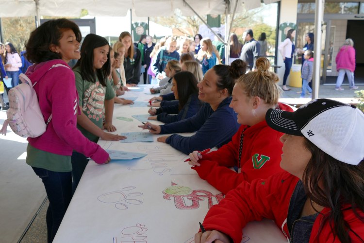 Bulldog Athletes sign autographs for young fans
