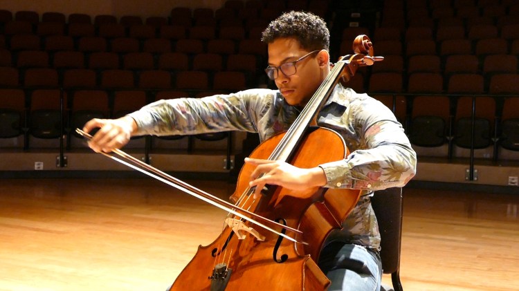 Kelvin Diaz Inoa plays his cello