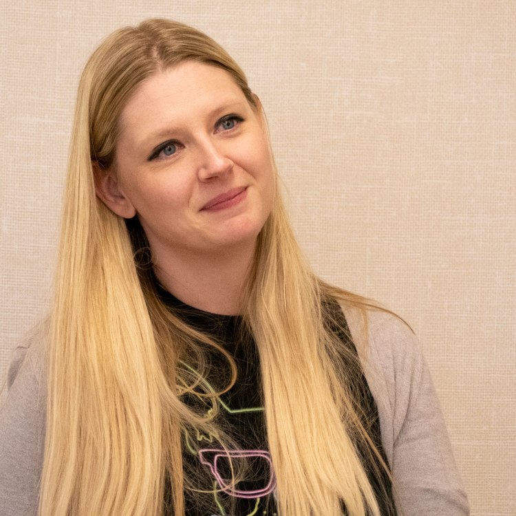 Associate communication professor Dr. Falon Kartch listens as Fresno State alumnus Priscila Stanberry speaks to her Comm 120 class.