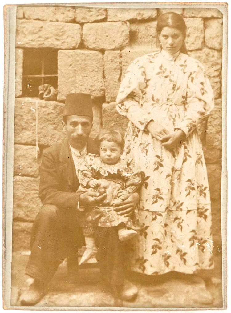 Photograph of the Shekoyan family from Bitlis taken in 1907. Source: Prime Minister’s Ottoman State Archives.