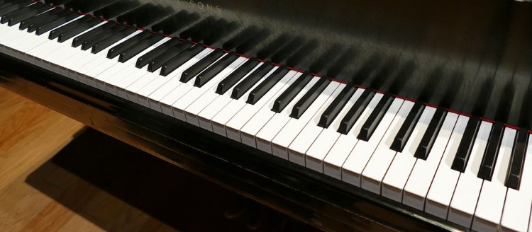 Piano keyboard