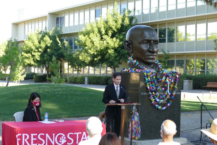 Fresno State President Saúl Jiménez Sandoval says a few words.