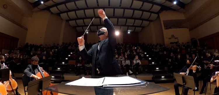 Dr. Thomas Loewenheim directs the Fresno State Symphony Orchestra for the Violins of Hope concert in 2021.