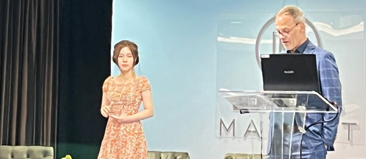 JinJin Huang on stage to receive her 2022 ANDYZ Award