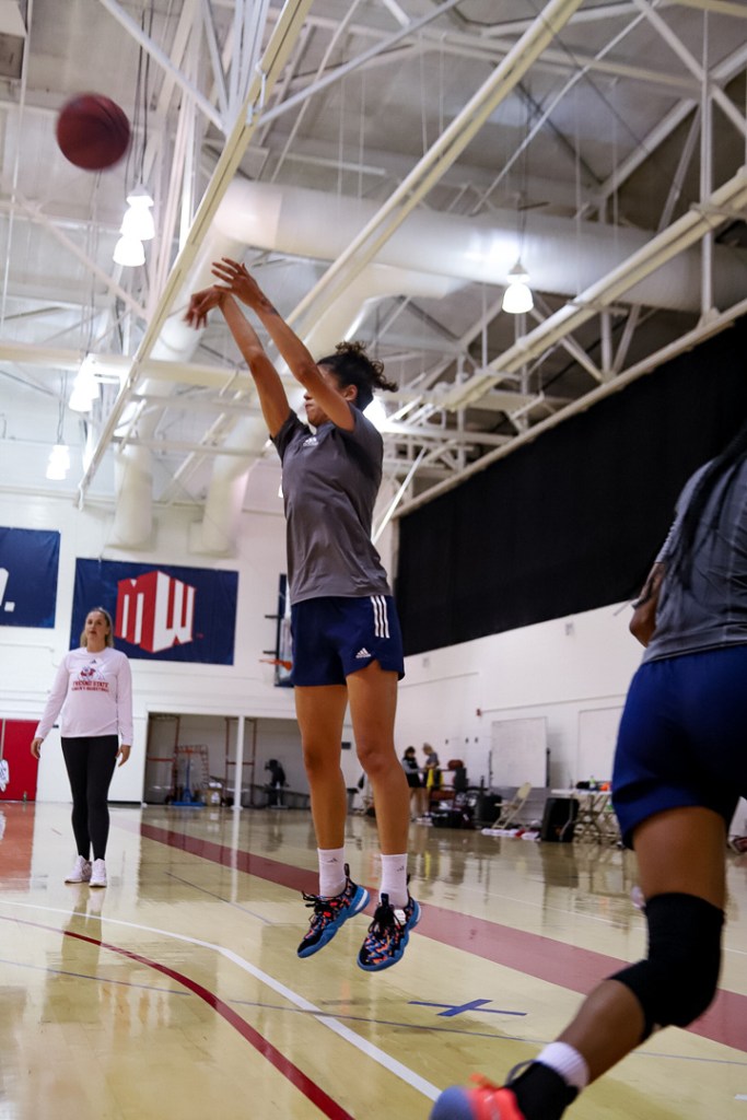 Elif Bayrak shoots the basketball during practice.