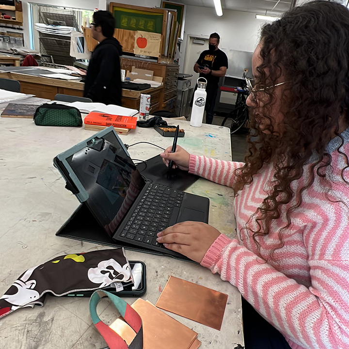 Tarynn Tvo, a BA student in Studio Arts working on a lithography project.