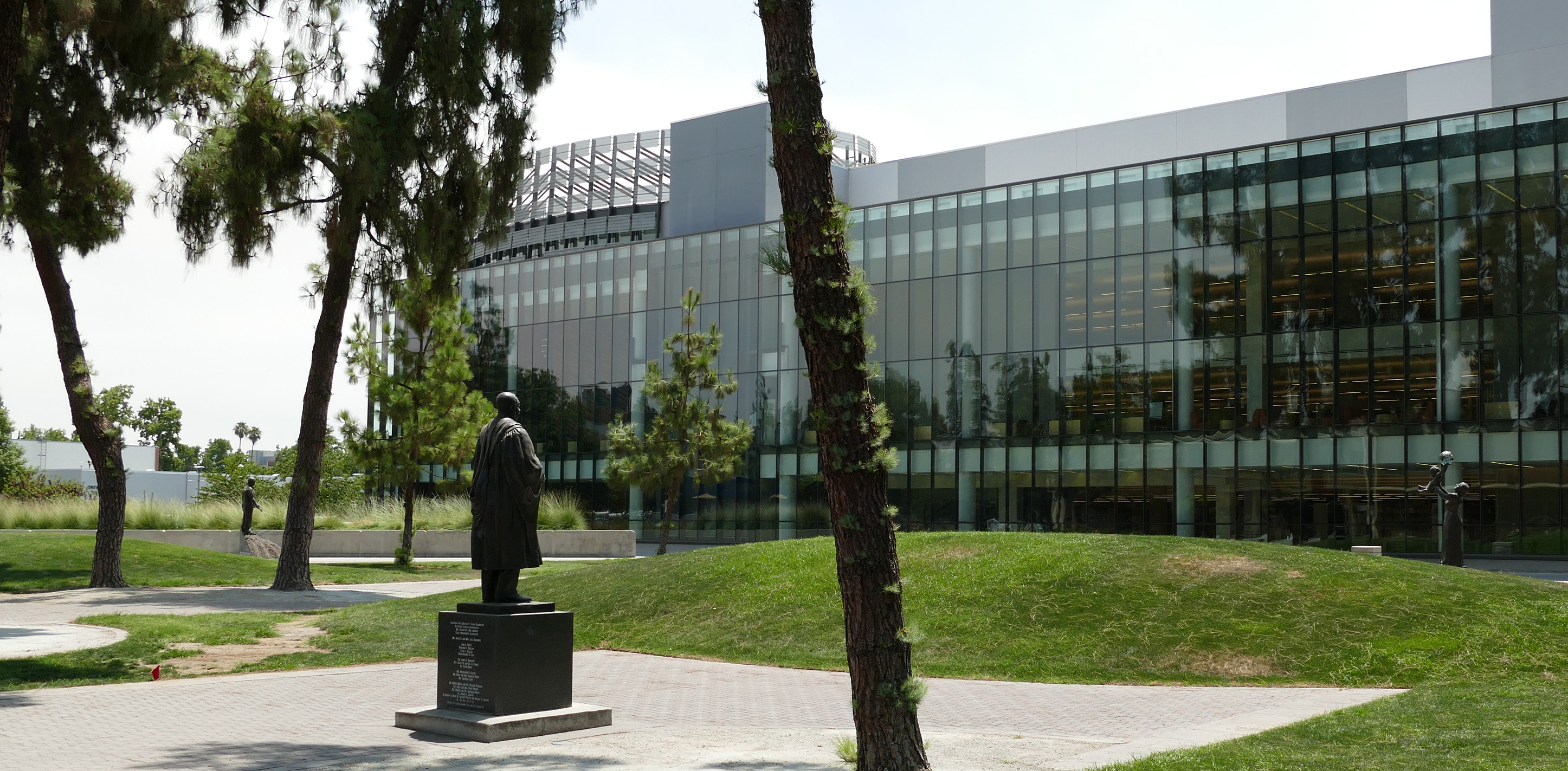 Statue of Dr. Martin Luther King, Jr. overlooks the Peace Garden and the Fresno State Library.