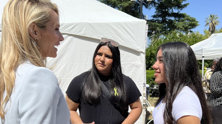 Students in the Journalist of Color Training Program talk with the First Lady of CaliforniaJennifer Lynn Siebel Newsom.