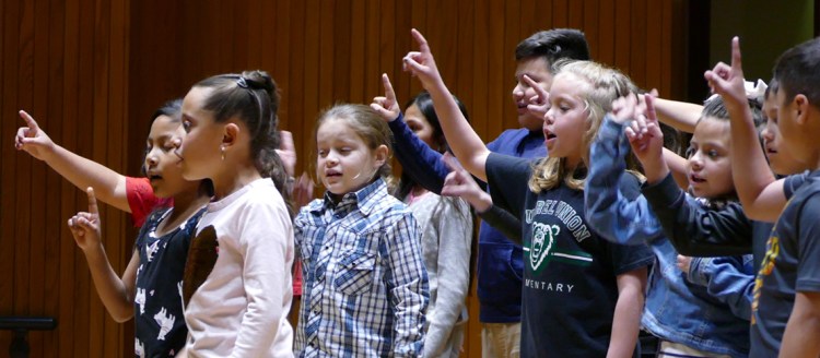 Children perform in the Peach Blossom Festival.