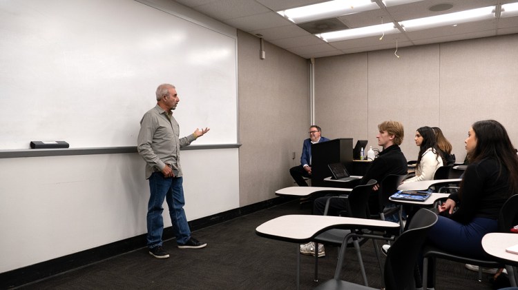 Dennis Morgigno talks with student journalists during a Collegian editorial meeting at Fresno State.